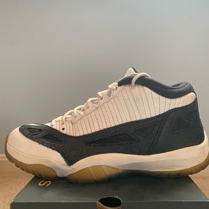 Jordan 11 retro low IE white/Black size 10